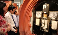 Presiden Truong Tan Sang mengunjungi Museum Ho Chi Minh