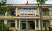 Kabupaten Nam Dong, provinsi Thua Thien Hue bersama-sama membangun pedesaan baru