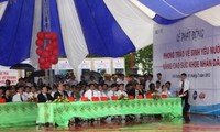 Presiden Truong Tan Sang menghadiri upacara pencanganan gerakan kebersihan patriotik meningkatkan kesehatan rakyat.