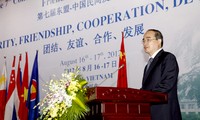 Membuka Konferensi Gabungan Asosiasi Persahabatan Rakyat ASEAN-Tiongkok 
