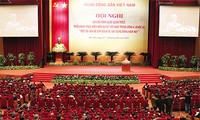 Resolusi Sidang Pleno ke-4 Komite Sentral Partai Komunis Vietnam: dari naskah sampai praktek.