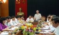 Badan Harian Komite Partai Komunis Vietnam kota Hanoi melakukan otokritik dan kritik menurut semangat Resolusi Sidang Pleno ke-4 KS PKVN.