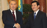 Memperkuat hubungan Vietnam-Kazakstan.