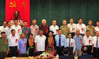 Wakil Ketua Majelis Nasional Vietnam Huynh Ngoc Son menerima rombongan utusan yang berprestise di kalangan rakyat etnis minoritas provinsi Quang Ninh.