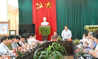 Rombongan pemeriksa Sekretariat Komite Sentral Partai Komunis Vietnam melakukan temu kerja di provinsi Tuyen Quang.