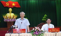 Sekjen Komite Sentral Partai Komunis Vietnam, Nguyen Phu Trong melakukan kunjungan kerja di provinsi Dong Thap, Vietnam Selatan
