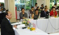 Deputi Perdana Menteri Nguyen Xuan Phuc melakukan pertemuan dengan semua organisasi internasional yang membantu Vietnam