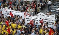 Demonstrasi di Portugal untuk memprotes anggaran keuangan yang keras