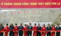 Perdana Menteri Nguyen Tan Dung menghadiri peresmian Pabrik Hydro Listrik son La