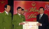 Presiden Truong Tan Sang berhariraya kepada pasukan keamanan