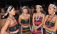 Kekhasan warna-warni etnis minoritas Co Tu di barisan gunung Truong Son