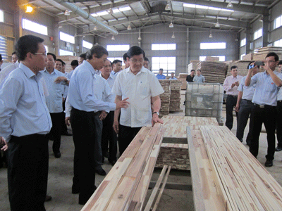 Presiden Truong Tan Sang melakukan kunjungan kerja di provinsi Bac Kan