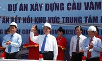 Perdana menteri Vietnam Nguyen Tan Dung memerintahkan pembangunan proyek Jembatan Vam Cong