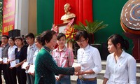 Wakil Presiden Nguyen Thi Doan menghadiri  pembukaan tahun ajar baru di Sekolah Tinggi Perdagangan kota Hanoi