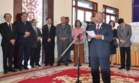 Majelis Nasional Vietnam memberikan bantuan  berupa 1.000 ton beras kepada Kamboja