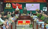 Jenderal Tran Dai Quang mengunjungi dan mengucapkan selamat Hari Raya Tet kepada pasukan keamanan publik provinsi Dac Lac