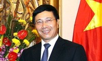 Deputi Perdana Menteri, Menlu Pham Binh Minh melakukan pembicaraan per telepon dengan Dewan Negara Tiongkok, Yang Jiachi