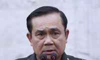 Tentara Thailand mengimbau kepada semua faksi supaya mengekang kekerasan
