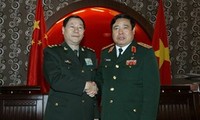 Vietnam dan Tiongkok terus memperkuat temu pertukaran tingkat tinggi antara tentara dua negara