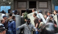 Ukraina: Para demonstran menduduki lagi gedung kantor pemerintahan di daerah sebelah Tenggara