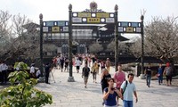 Jumlah wisatawan datang ke kota Hue meningkat tinggi