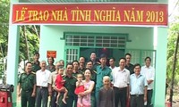 Menyempurnakan kebijakan prioritas terhadap orang yang berjasa kepada revolusi: Memanifestasikan keunggulan dalam kebijakan jaring pengaman sosial Vietnam