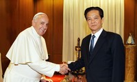 PM Pemerintah Nguyen Tan Dung menemui Paus Franciskus di  Takhta Suci Vatikan