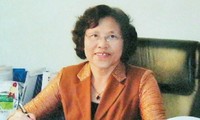 Guru Terkemuka Nguyen Thi Hien: sepenuh hati demi usaha  mendidik manusia