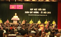 Kota Ho Chi Minh mengadakan pertemuan dengan kaum diaspora yang kembali ke kampung halaman untuk merayakan Hari Raya Tet