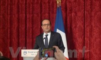 Presiden Perancis melakukan pertemuan dengan komunitas orang Asia sehubungan dengan Hari Raya Tet