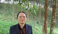 Wanita etnis minoritas Dao pandai bertanggung-jawab atas pekerjaan Tanah Air dan pandai mengurus pekerjaan rumah tangga