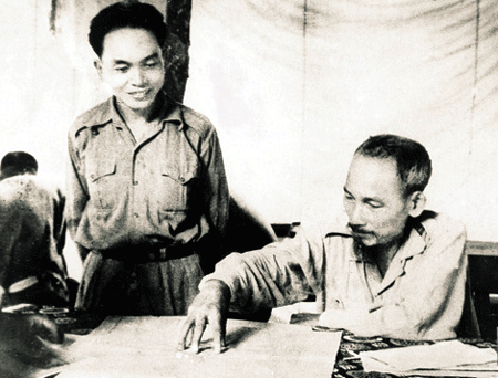 Provinsi Quang Binh memamerkan foto Jenderal Vo Nguyen Giap