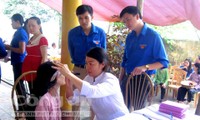 Menggelarkan pesta dokter muda melaksanakan ajaran Presiden Ho Chi Minh