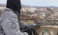 Tentara Suriah menyerang faksi pembangkang di dekat garis perbatasan Libanon