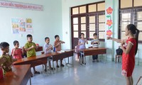 Membantu anak-anak tuna rungu di Vietnam untuk mendekati pendidikan melalui bahasa isyarat