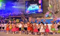 Aktivitas-aktivitas menyambut Pesta Pertengahan Musim Gugur 2015 diadakan di seluruh Vietnam