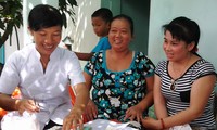 Kaum wanita kabupaten Hon Dat saling bantu  mengembangkan ekonomi