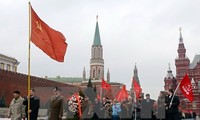 Memperingati Revolusi Oktober Rusia di Federasi Rusia dan Belarus