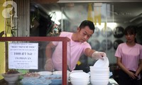 Satu mangkuk mihun daging sapi dengan harga 1.000 dong Vietnam menghangatkan hati pekerja miskin