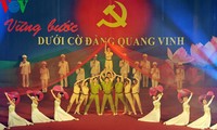 Program kesenian menyambut suksesnya Kongres Nasional ke-12 Partai Komunis Vietnam