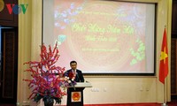 Kedutaan Besar Vietnam di banyak negara mengadakan upacara menyambut Hari Raya Tet 2016