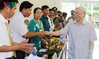 Sekjen Nguyen Phu Trong melakukan kunjungan kerja di provinsi Phu Yen