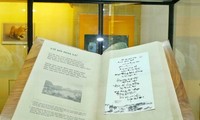 Buku sejarah tentang persajakan daerah Hoa Lu mendapat rekor sebagai naskah satu-satunya di dunia