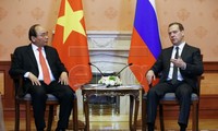Memperkokoh dan memperkuat hubungan persahabatan dan kemitraan strategis dan komprehensif Vietnam-Federasi Rusia