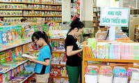 Pasar buku musim panas untuk anak-anak menjadi ramai