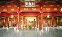 Persajakan di atas arsitektur Istana Kerajaan Hue-Pusaka Dokumen Baru Dunia
