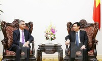 Bank Standard Chartered akan terus membantu Vietnam dalam masalah-masalah ekonomi