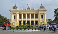Agar supaya Gedung Teater Besar Hanoi pantas sebagai kuil kesenian