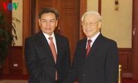 Sekjen Nguyen Phu Trong menerima delegasi tingkat tinggi Pengurus Besar Front Pembangunan Tanah Air Laos