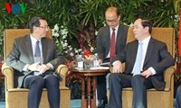 Presiden Tran Dai Quang menerima Presiden Grup Sembcorp dan Presiden Grup Ascendas-Singbridge